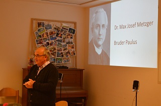 Foto vom Filmemacher Josef Gogl beim Seniorennachmittag